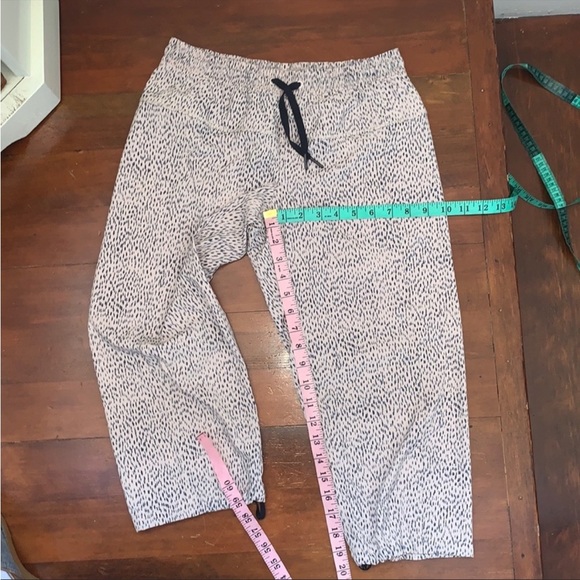 Lululemon Step Lively Crop Dottie Dash Grain - Picture 12 of 14